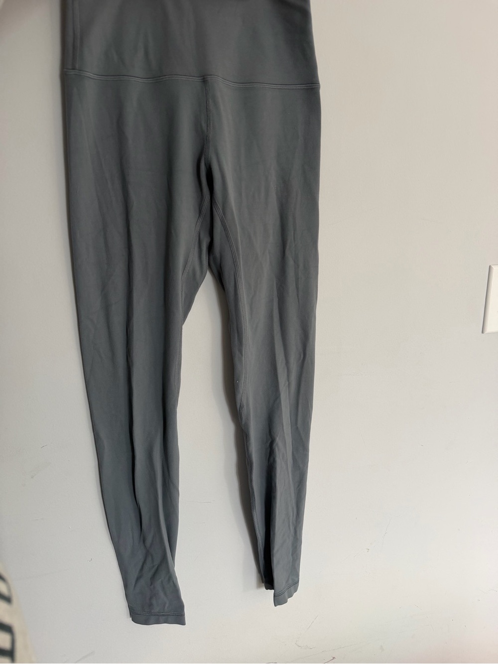 Align 28” Lululemon size 6 grey like new tried on